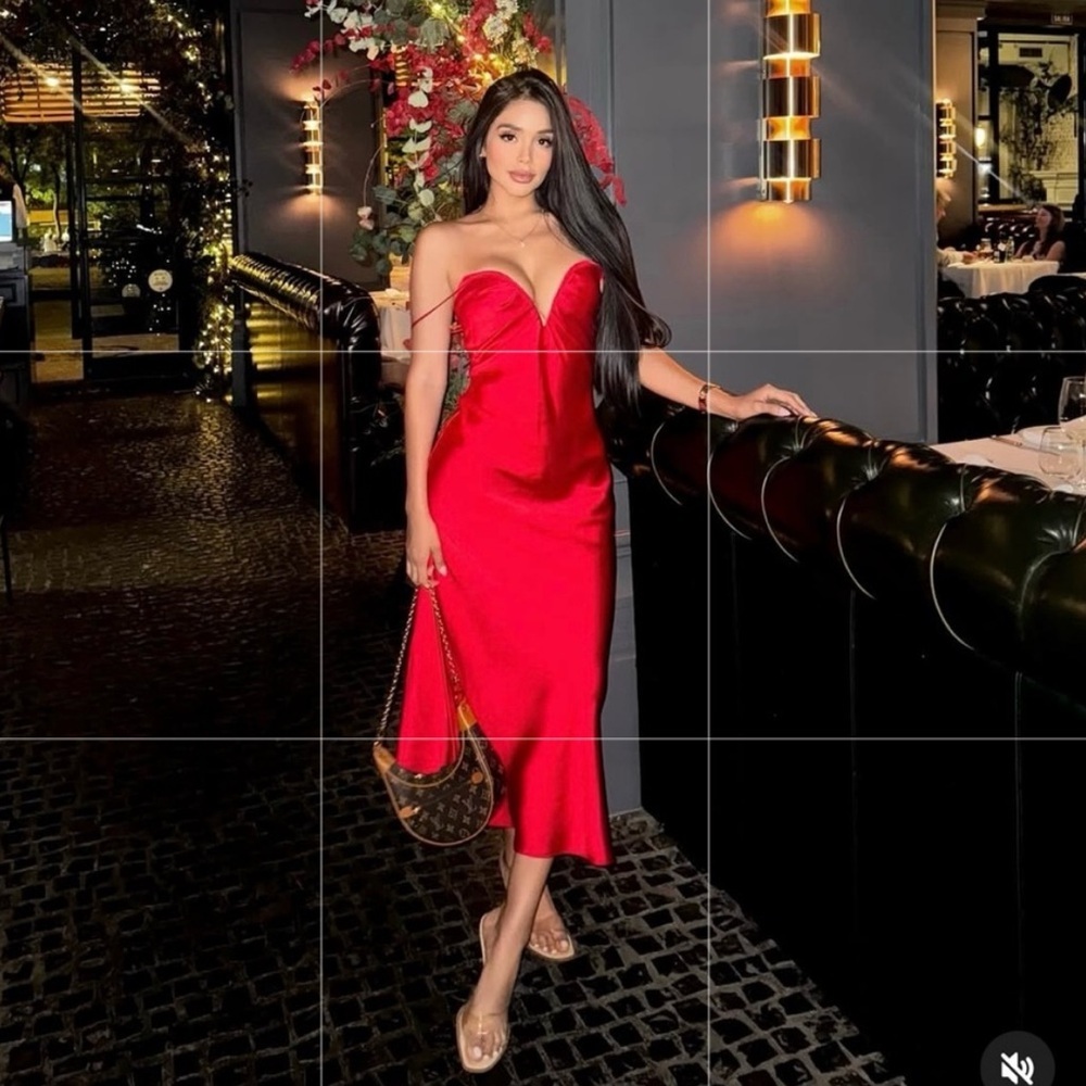 VIRAL NEW ! ZARA SATIN SWEETHEART DRESS
🚨FIRM PRICE NO DISCOUNT ON THIS DRESS - Picture 13 of 15